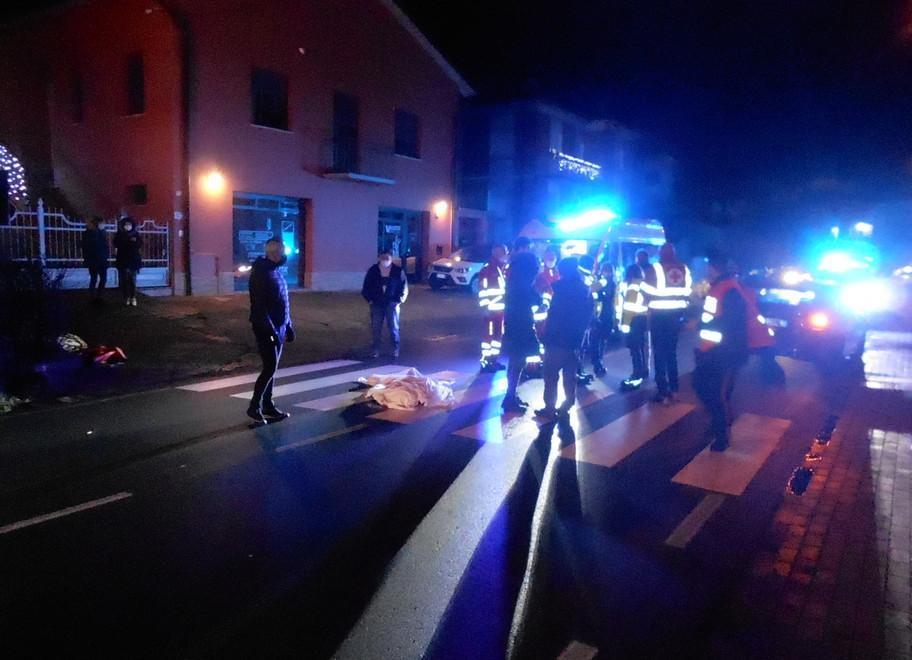 Investito e ucciso mentre attraversa la strada 