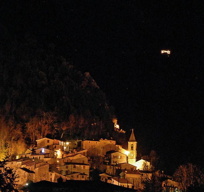 A Equi Terme si accendono le luci del borgo di Natale