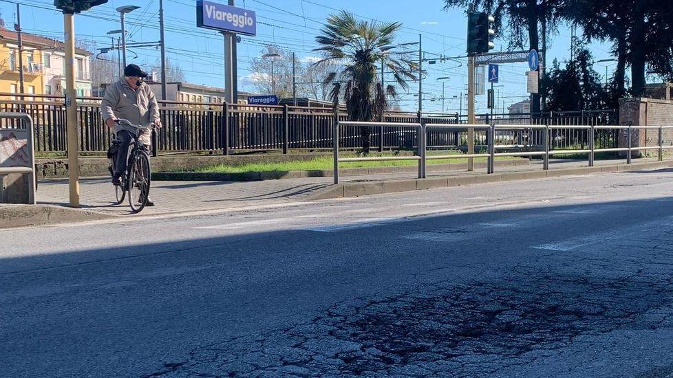 Via Cei, asfalto aperto in entrambi i sensi