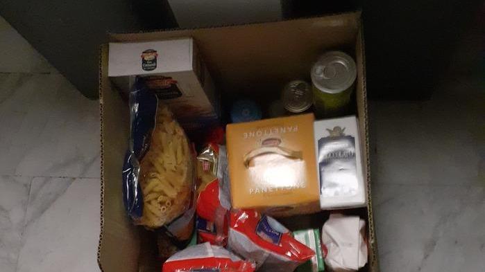 Un condominio dona alimenti alla parrocchia di Sant’Antonio