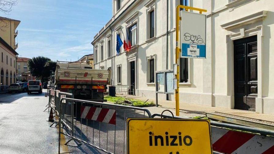 Via ai lavori nell’area davanti al Comune