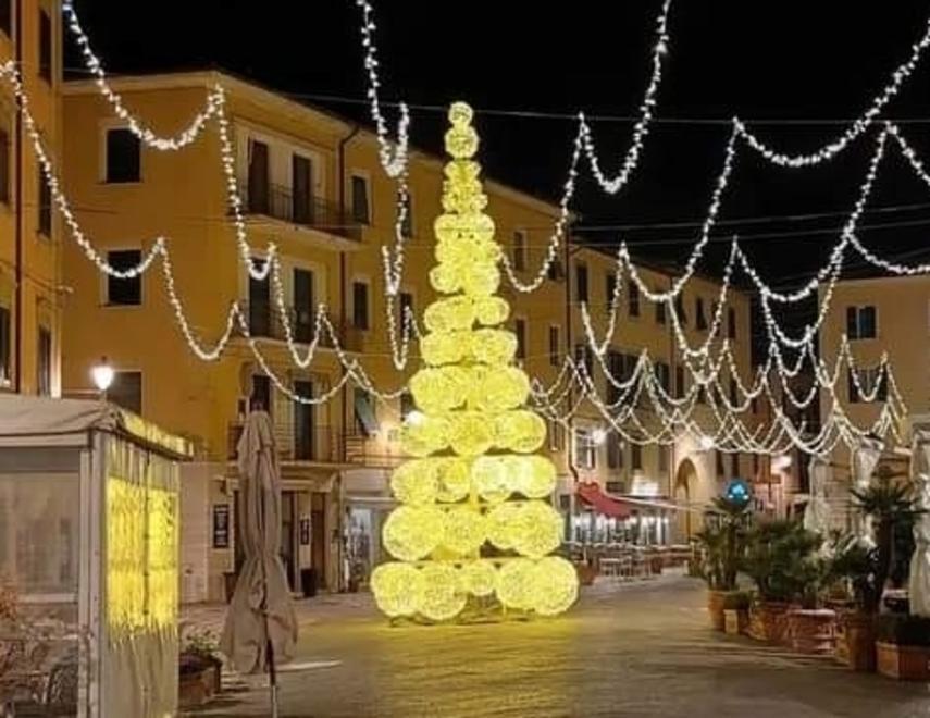 Confesercenti sulle luminarie «Manca la programmazione» 