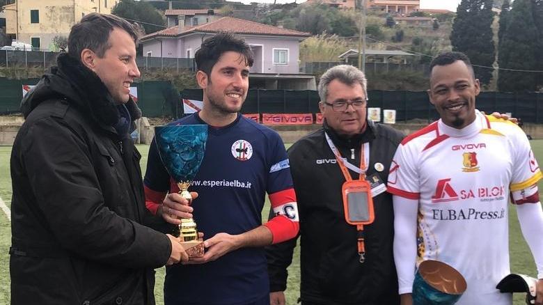 Allori e il gol da 30 metri che esalta lo stadio Lupi: è sua la prima rete della “nazionale” elbana