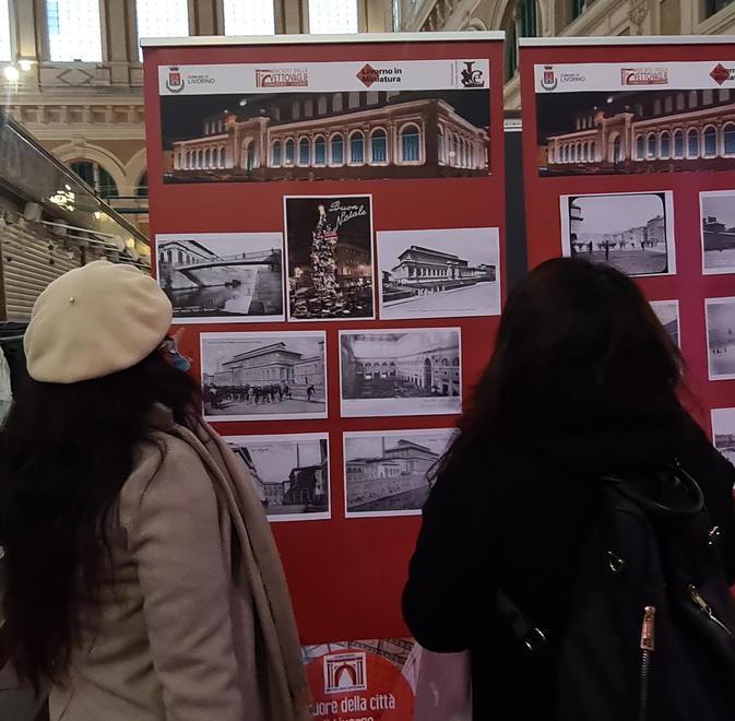 Mercato show: gioia tra i banchi con i figuranti e il vernacolo 