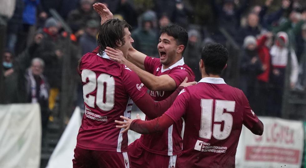 Cori e festa sotto la curva Buglio: La vittoria più bella 