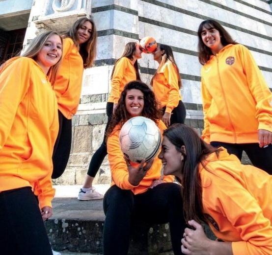 Le calciatrici della Pistoiese in passerella per beneficenza