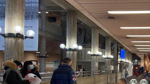 Al lavoro senza soste nei centri vaccinali «Speriamo nella tregua il giorno di Natale»