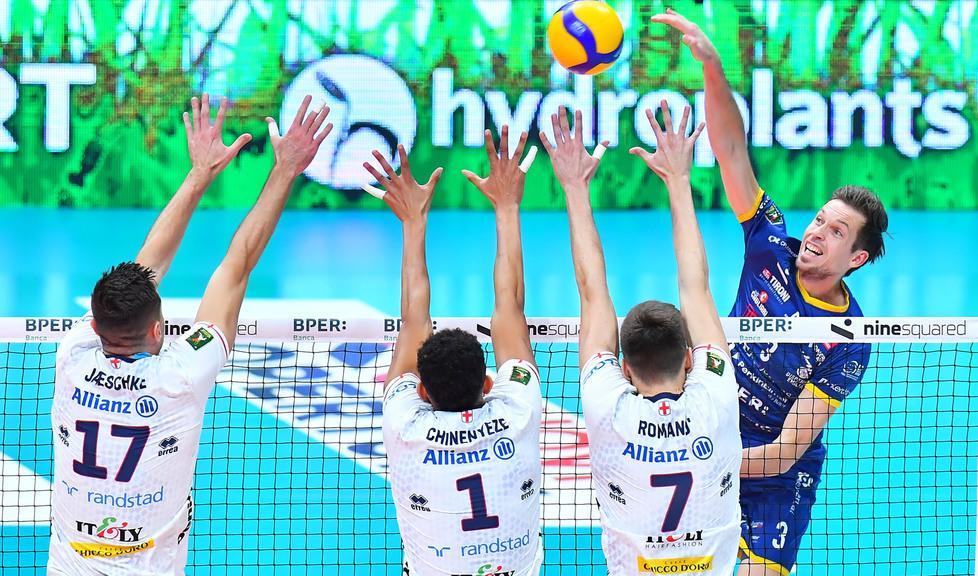 Modena Volley ormai sa solo vincere: batte Milano e ipoteca il quarto posto 