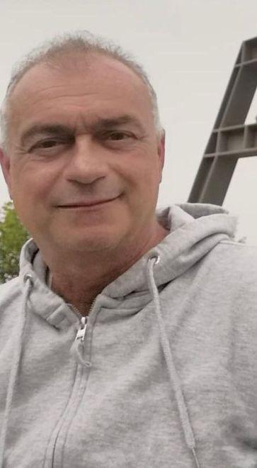 Muore a 56 anni artigiano camaiorese impegnato nel volontariato. Il ricordo del fratello 