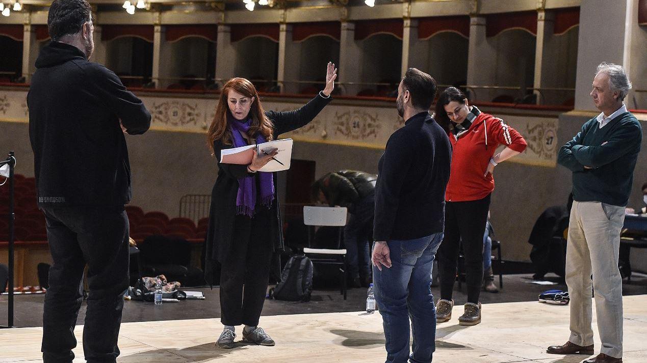 La regista Sarah Schinasi all’opera