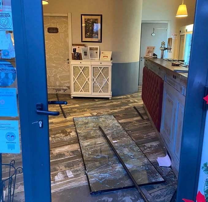 Ladri al ristorante, danni per tremila euro 