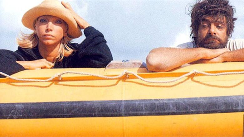 Mariangela Melato e Giancarlo Giannini nel film "Travolti da un insolito destino nell'azzurro mare d'agosto" , pellicola girata in Sardegna