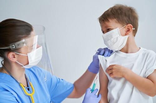 Al via la vaccinazione dei bambini: ottanta al giorno al centro Covid Pegaso