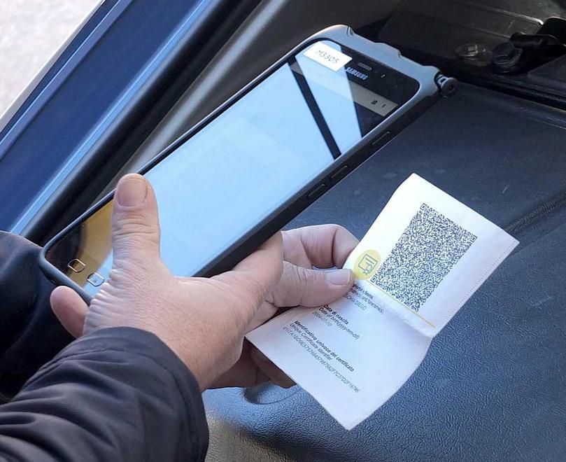 Controlli Green pass alle fermate dei bus di Pistoia. Un viaggiatore su tre non è in regola 