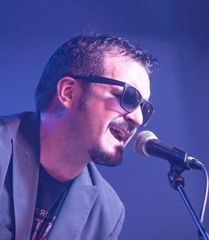 Ritorna Marco J Mammi e porta sul palcoscenico il dialetto in versione rock 
