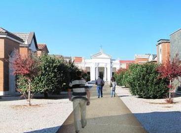 Cimitero, è iniziata la manutenzione delle strutture portanti