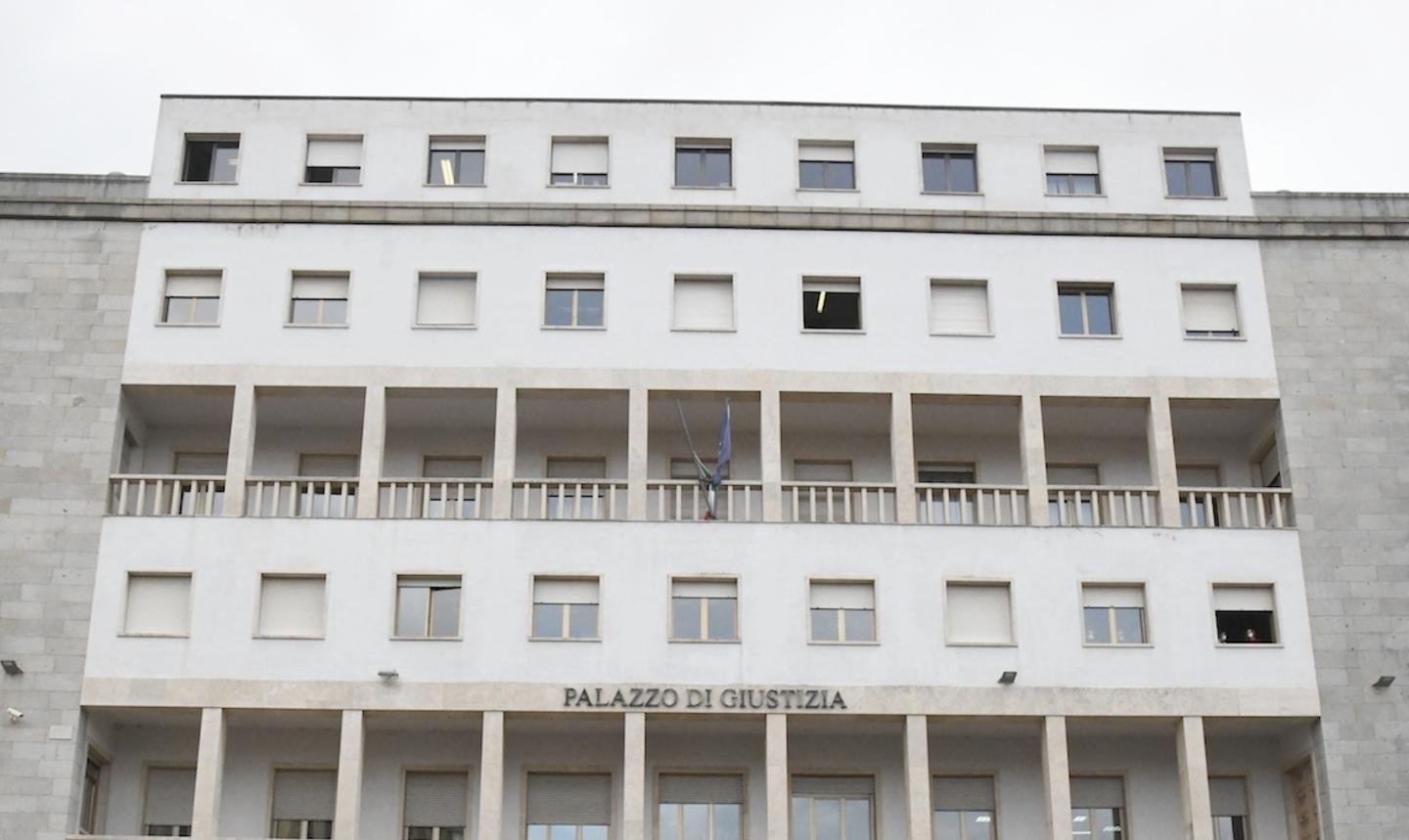 Furto di tabacchi in un bar di Siniscola, il pm chiede 3 condanne