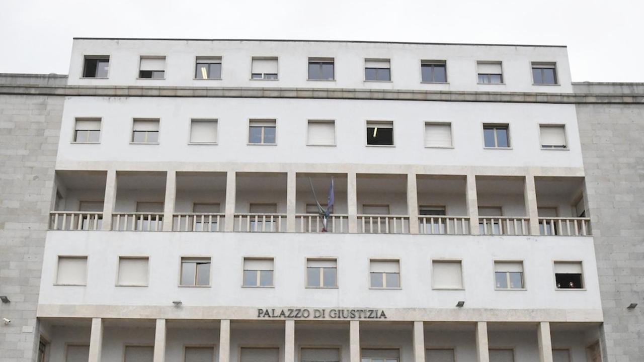 Furto di tabacchi in un bar di Siniscola, il pm chiede 3 condanne