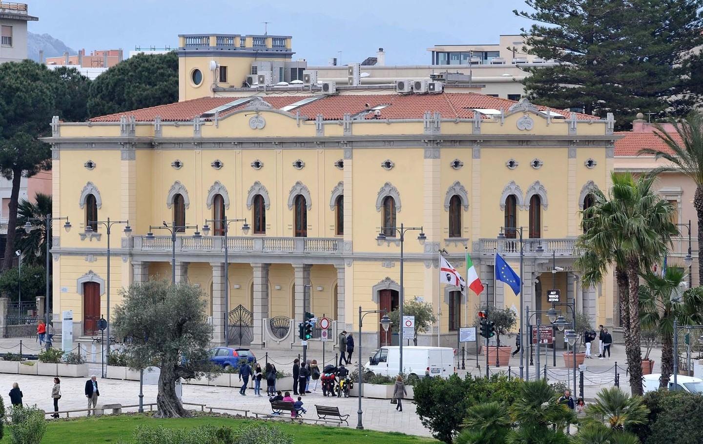 In undici a processo per peculato 