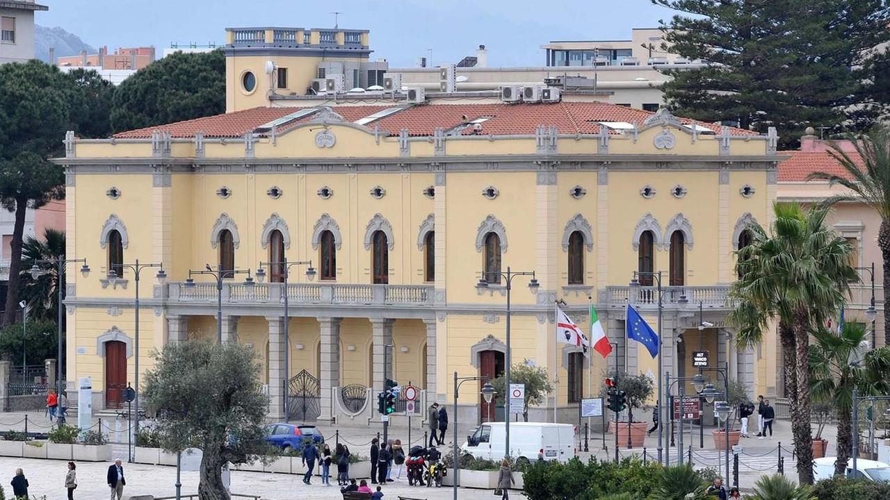 In undici a processo per peculato