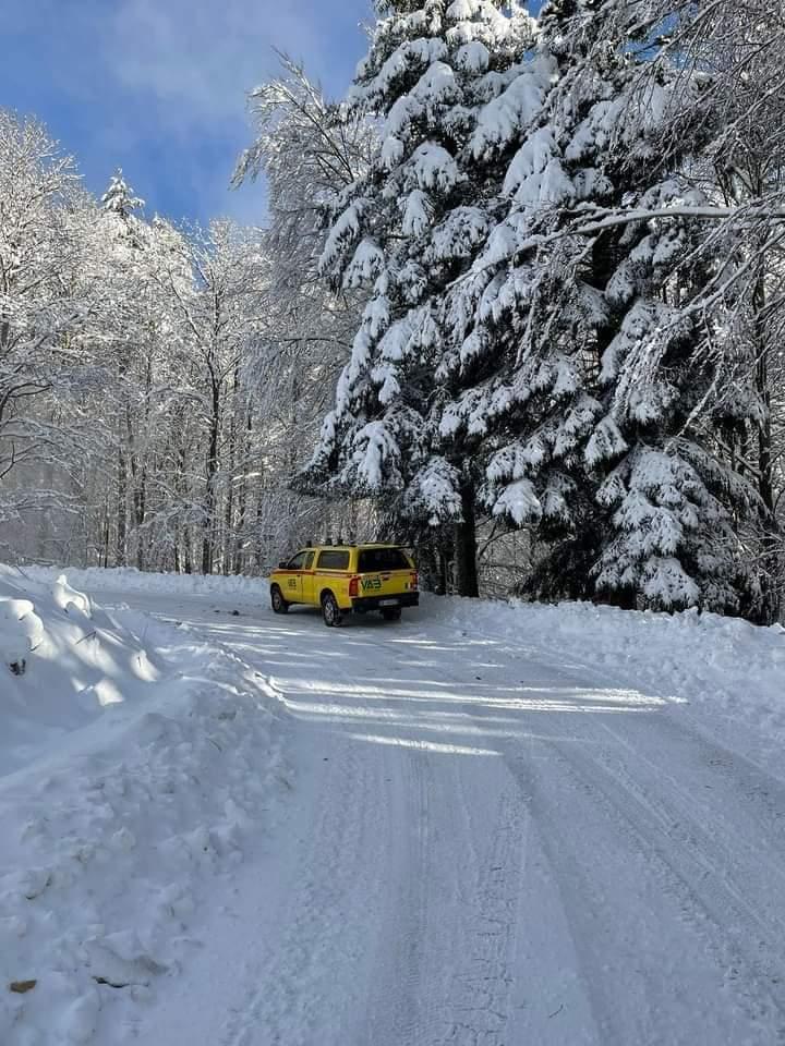 Volontari in azione (foto dalla pagina Fb Monte Amiata)