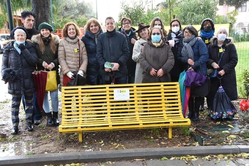 I 60 anni di Amnesty international, a Elmas una panchina gialla celebrativa