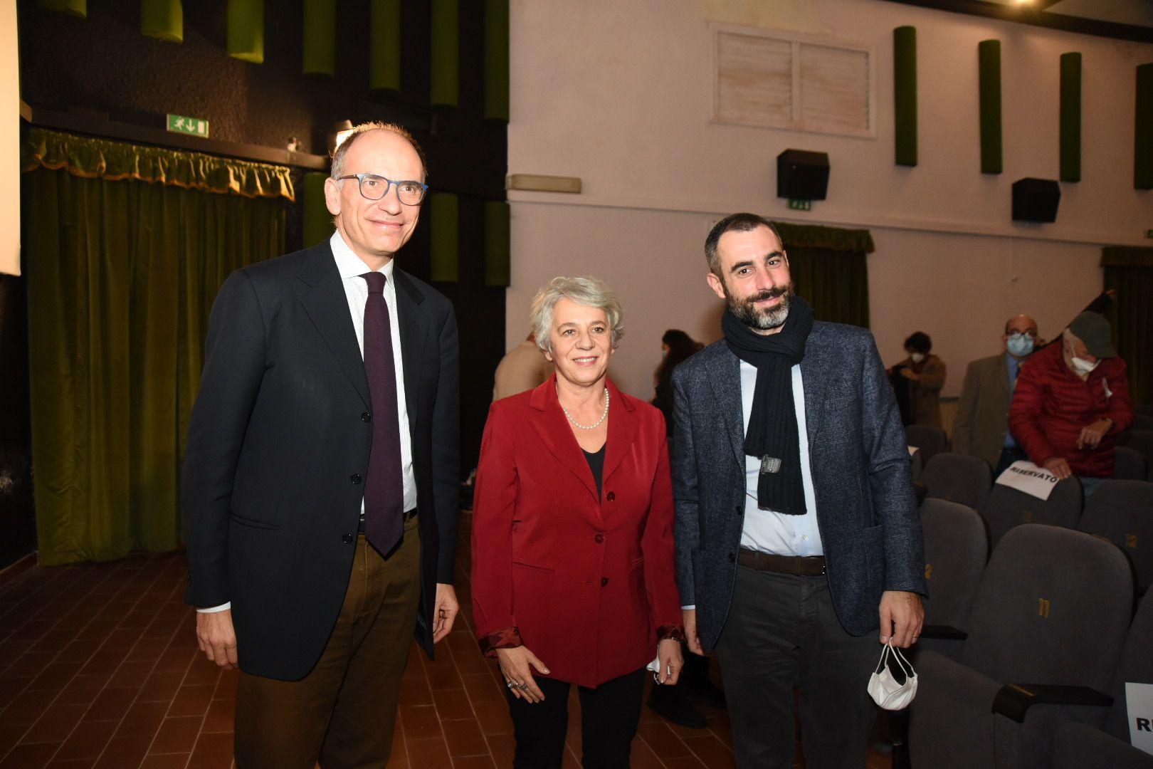 Letta: "Sarò con voi per tutta la campagna elettorale"