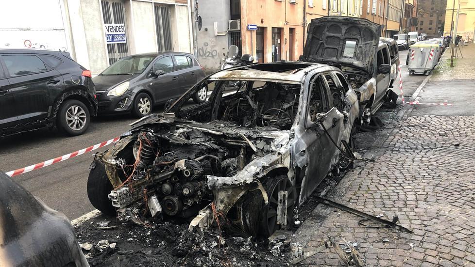 Piromani in centro, l’esecutore ammette le sue colpe al giudice 