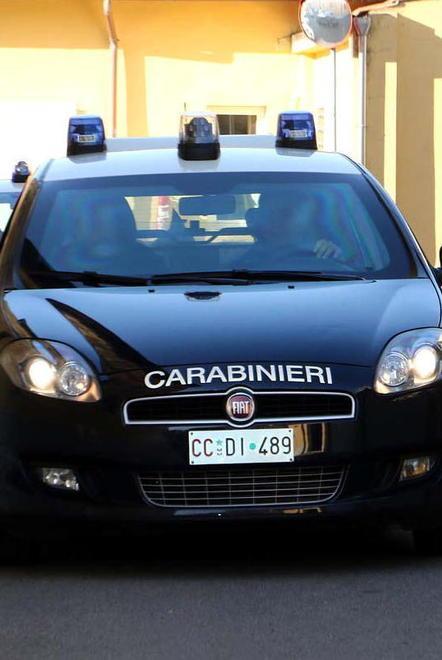 Usa un falso lampeggiante per raggiungere l’ospedale
