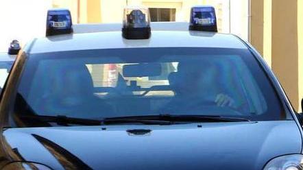 Usa un falso lampeggiante per raggiungere l’ospedale