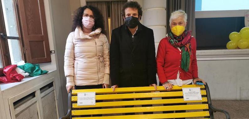 La panchina gialla dei diritti dedicata a Regeni e Zaki 
