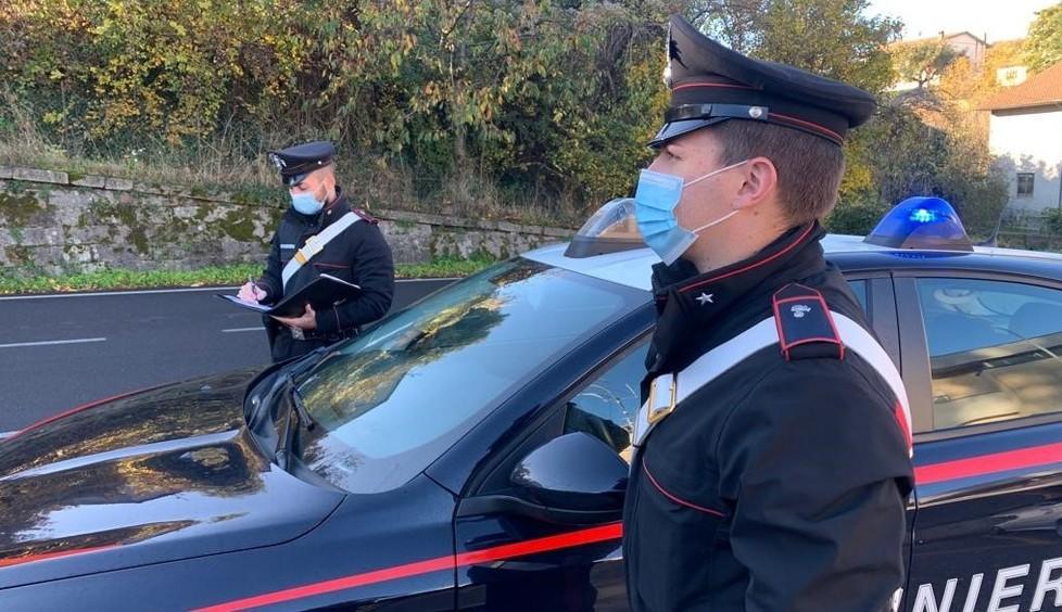 Calci, morsi e pugni ai carabinieri: Daspo per due fidanzati