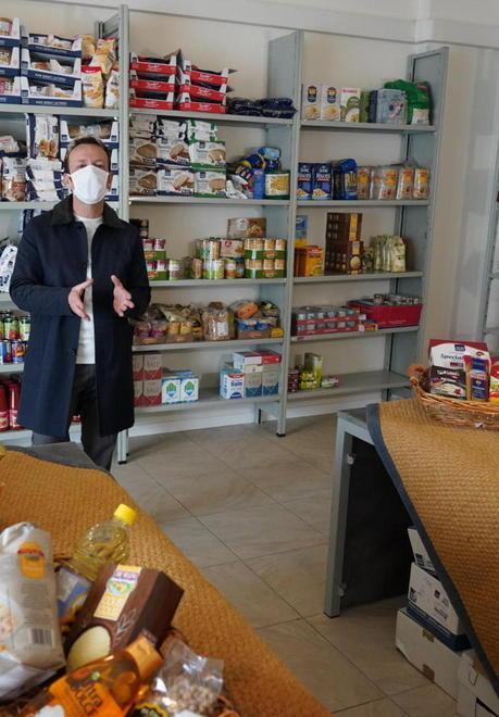 «So cosa vuol dire il Natale senza niente» Infermiera compra regali ai bimbi poveri 