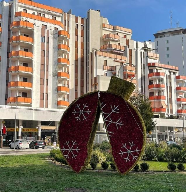 Una palla di Natale per fare i selfie
