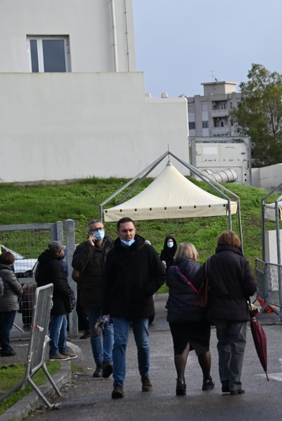 A Sa Rodia piove all’interno ma vaccinazioni regolari
