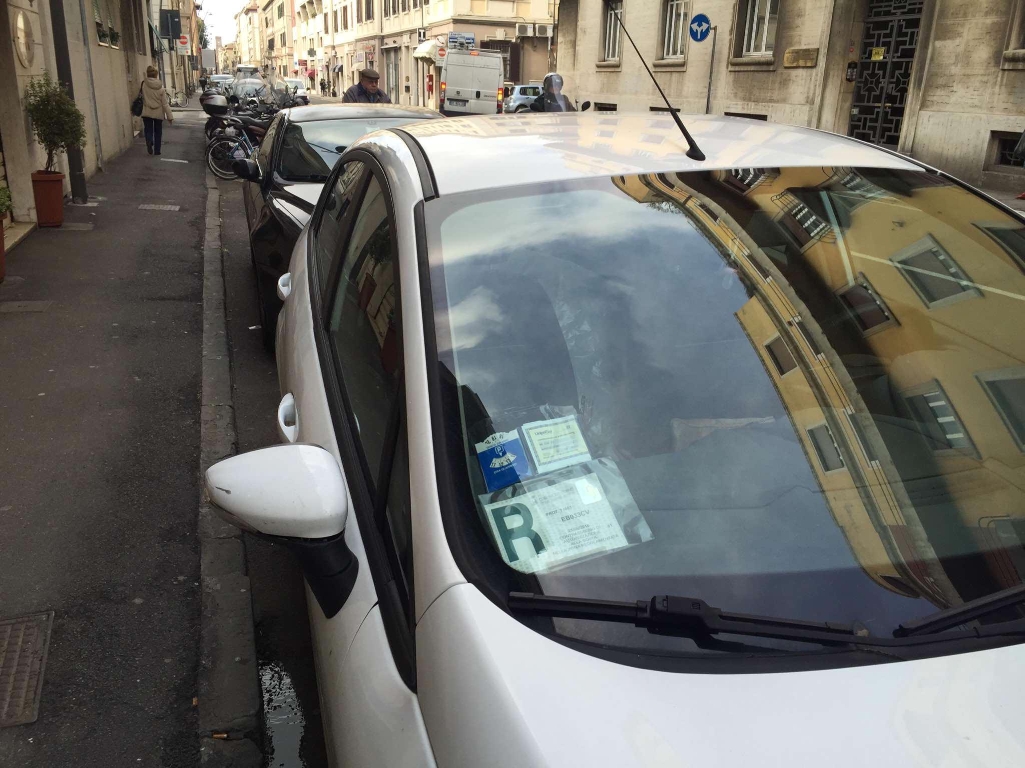Contrassegni auto per parcheggiare a Livorno, c'è da pagare ...