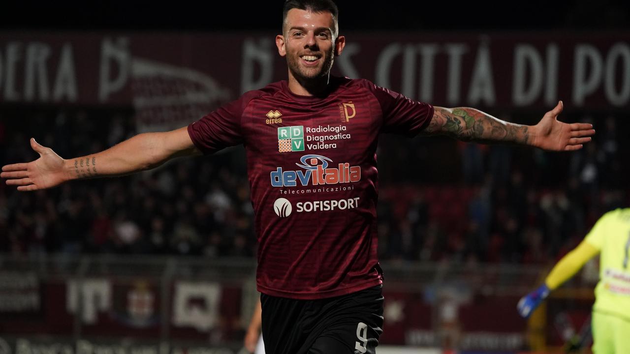 Il bomber Magnaghi, autore del gol partita