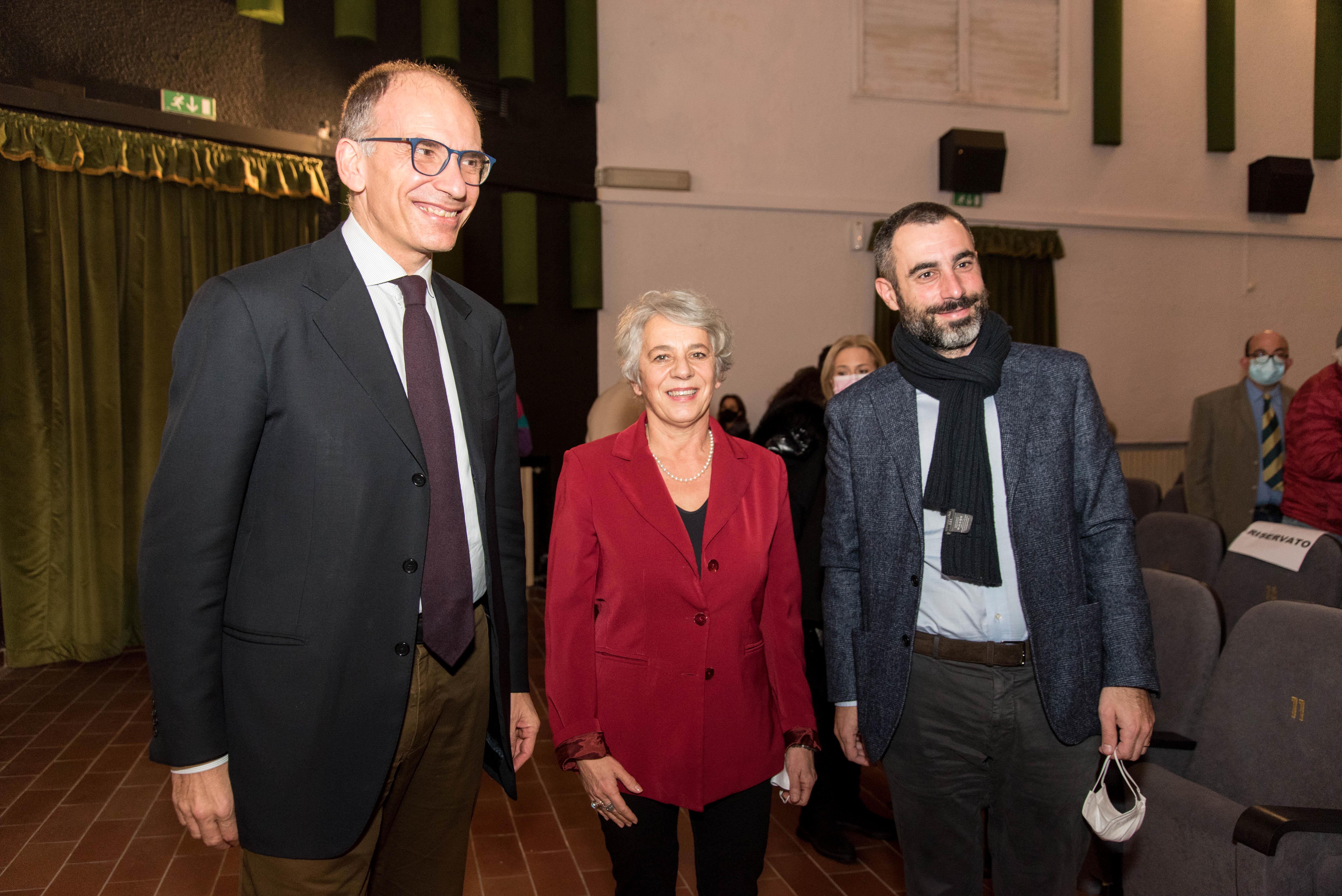 Enrico Letta con i candidati alle primarie del centrosinistra: Ilaria Vietina e Francesco Raspini