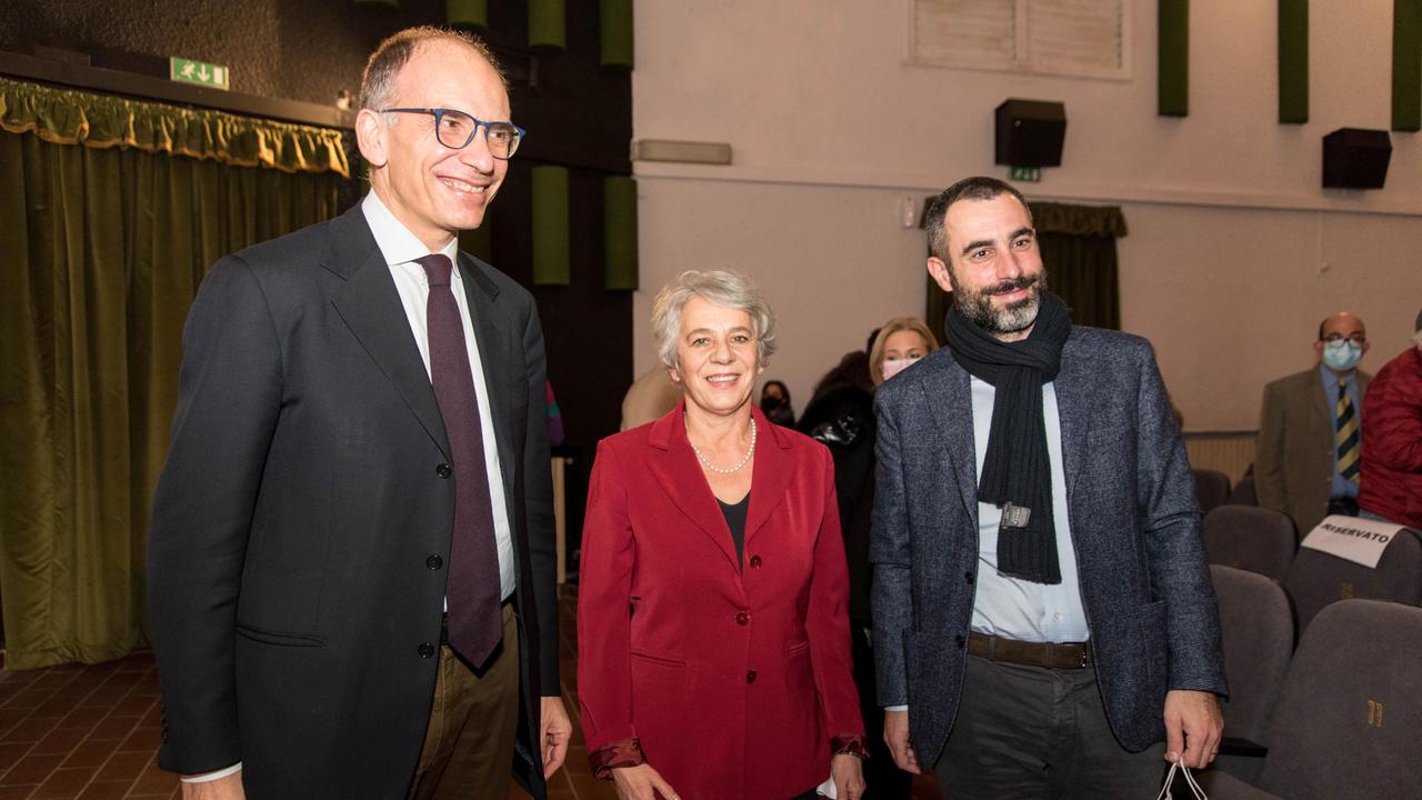 Enrico Letta con i candidati alle primarie del centrosinistra: Ilaria Vietina e Francesco Raspini