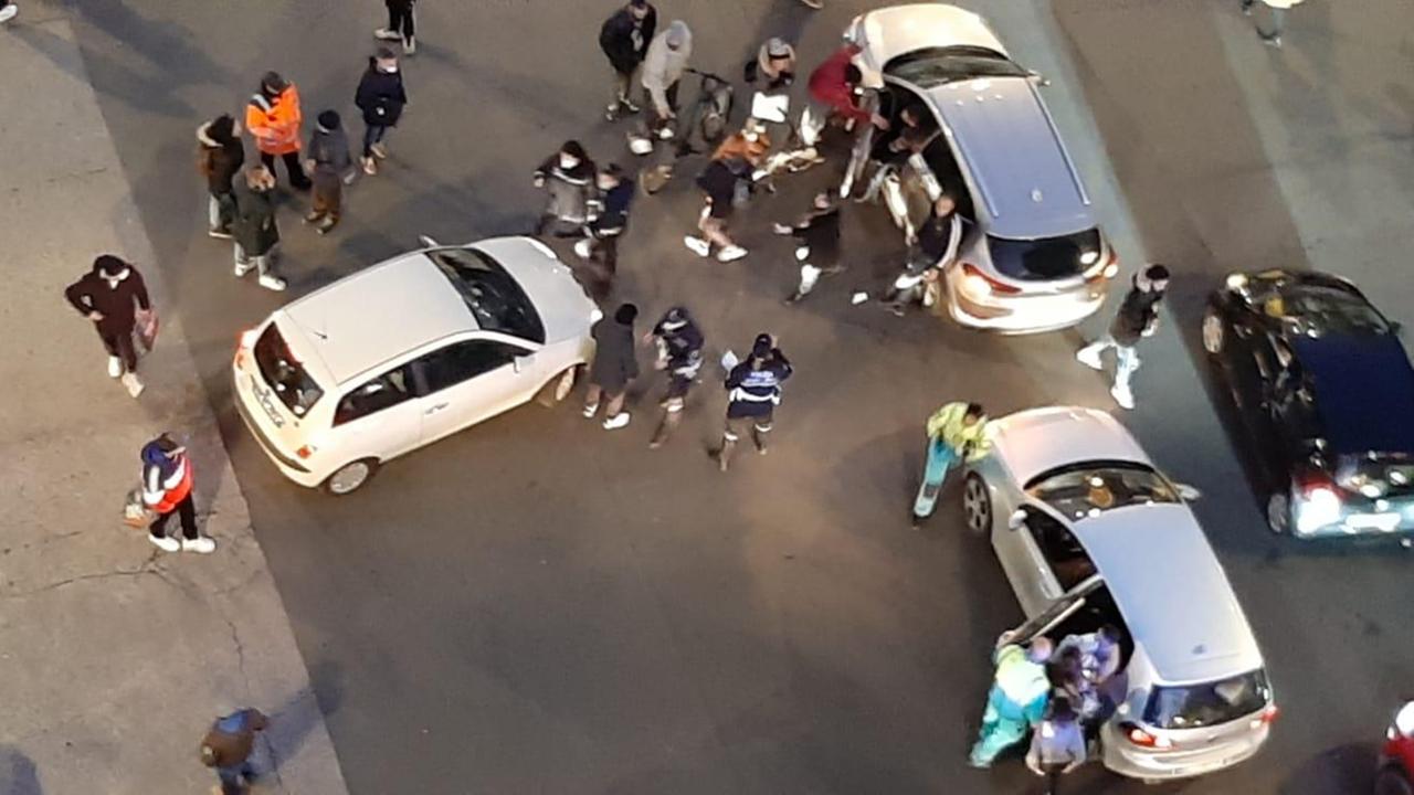 La polizia municipale mentre riporta la calma