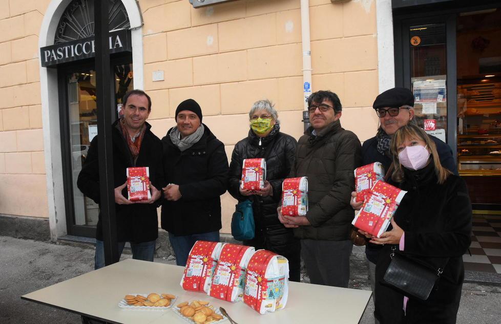 Il Natale si festeggia coi biscotti per il Meyer 