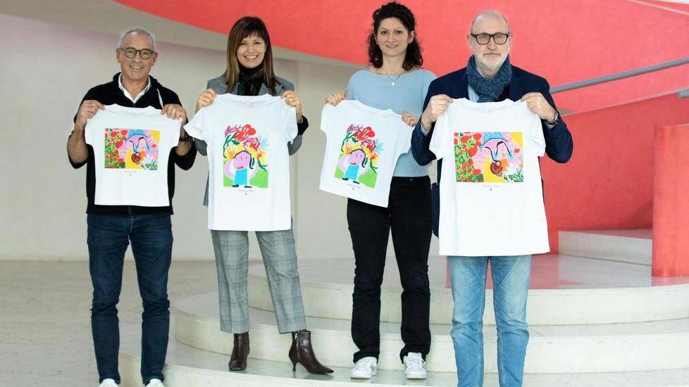 Disegni anni Sessanta sulle t-shirt per Ami donate da Patrizia Pepe