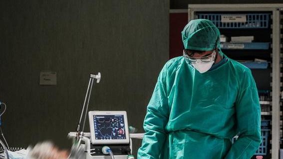 I contagi tornano alle cifre di marzo Nuovi casi vicini a quota trecento