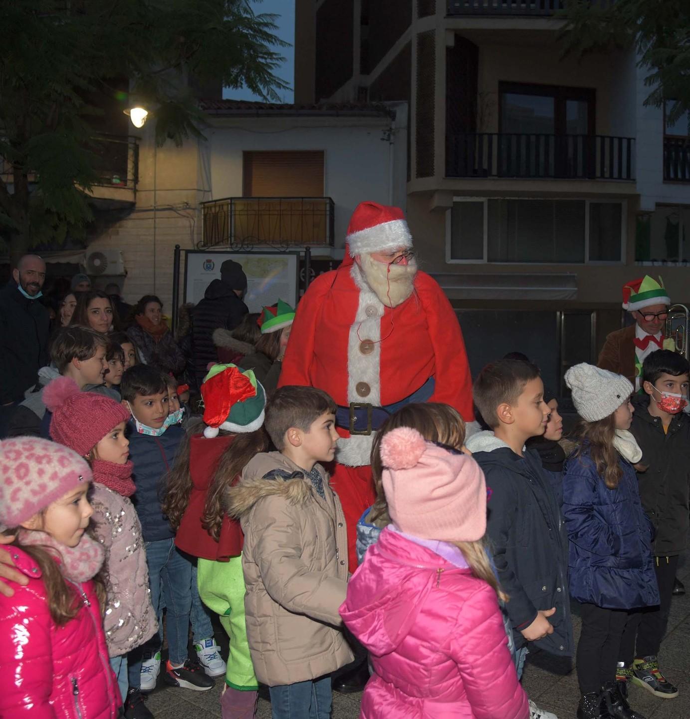 Verso il Natale con giochi in piazza e parata itinerante
