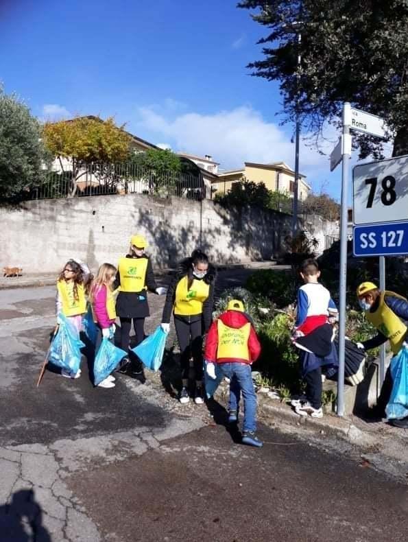 Laerru ripulito da decine di bambini 