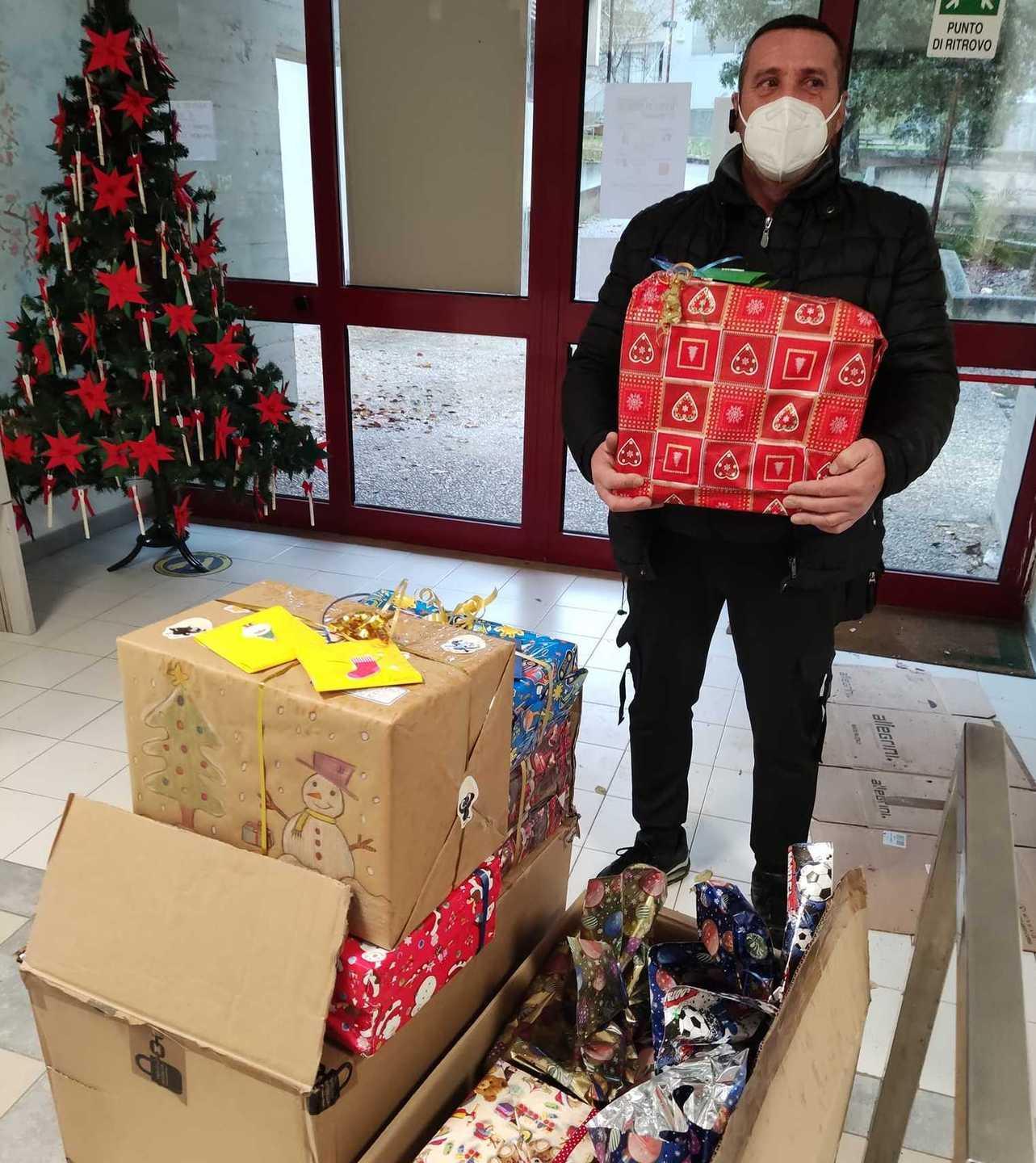 Solidarietà e buone azioni con le Scatole di Natale 
