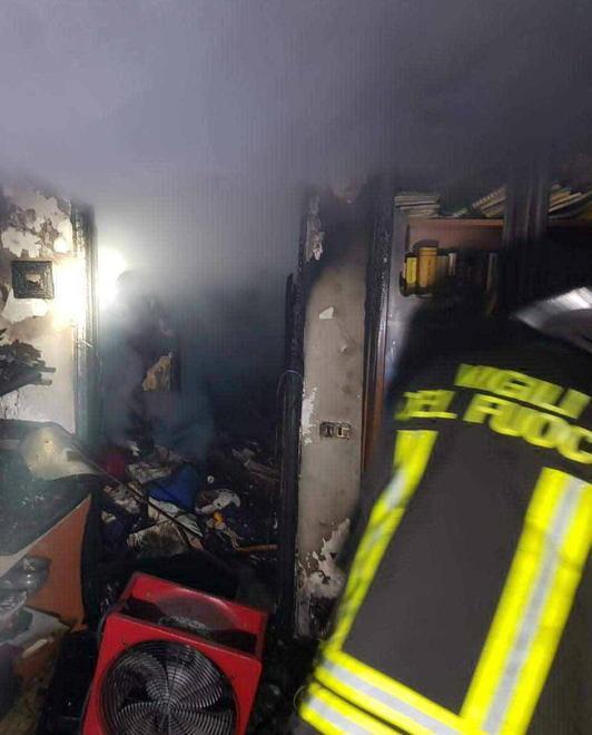 A fuoco appartamento a Marina di Massa: due case dichiarate inagibili 