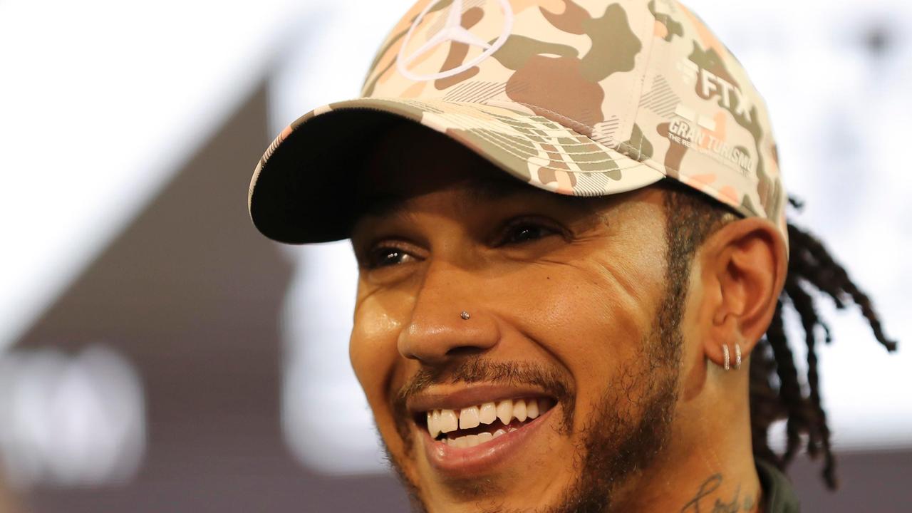 Lo stile di Lord Hamilton: i complimenti al rivale dopo un duello pazzesco