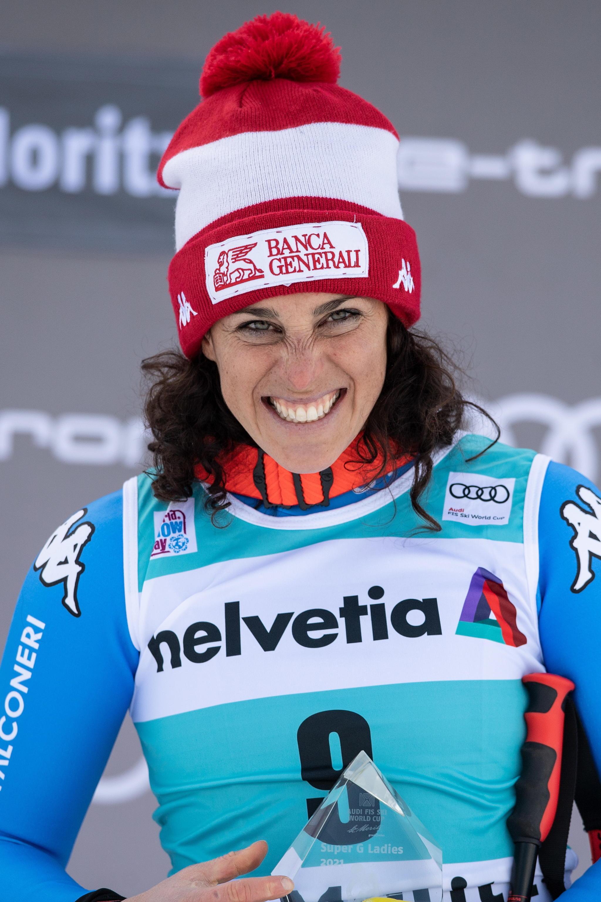 Una bella immagine di Federica Brignone sorridente dopo la vittoria