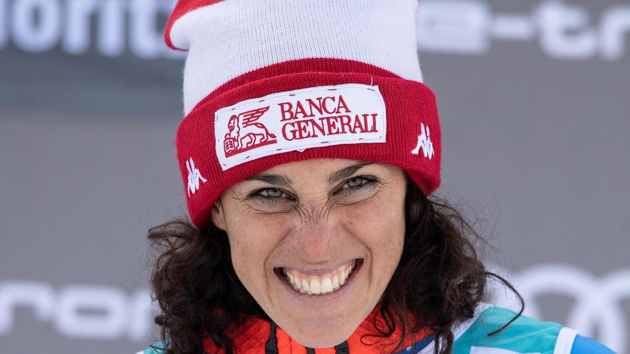 Una bella immagine di Federica Brignone sorridente dopo la vittoria